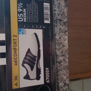 New with tags men golf shoes